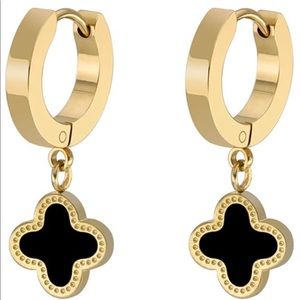 Clover Fleur Earring  Huggie